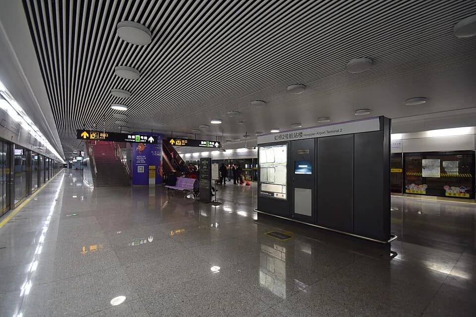 Metro Line 10 platform with a Hongqiao Airport Terminal 2 station sign.